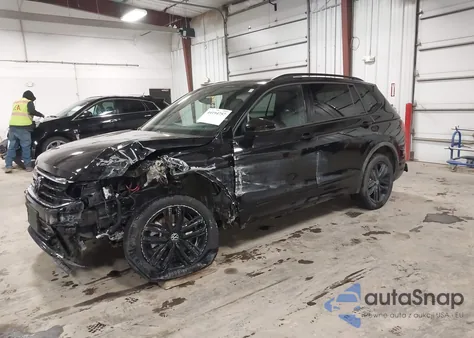 2022 Volkswagen Tiguan 2.0T Se R-Line Black z USA, uszkodzony, nr VIN 3VV8B7AX3NM057980